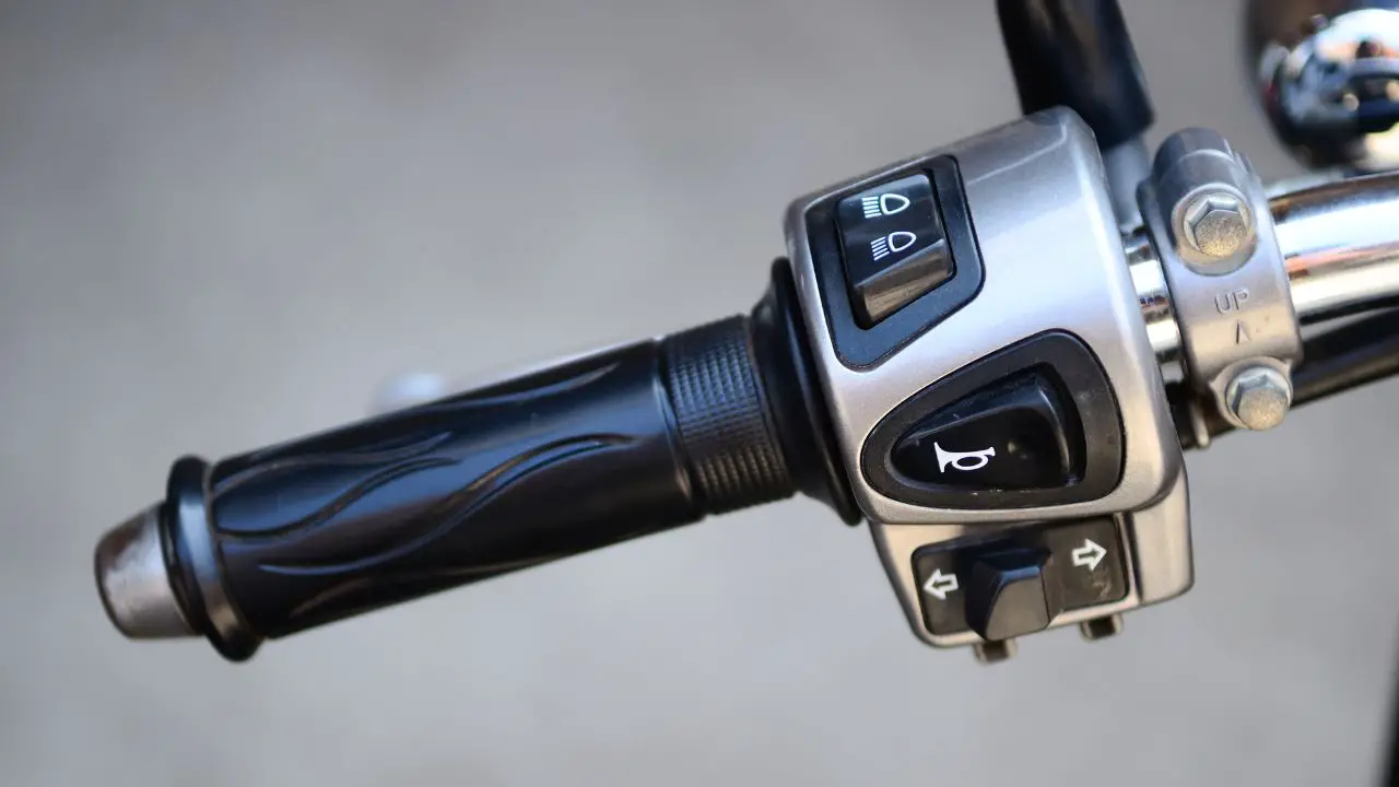 What are Forward Controls On A Motorcycle?